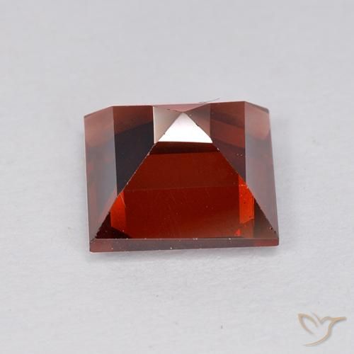 Granate piropo Rojo oscuro natural de 2.17 ct, Cuadrado, VVS-VS