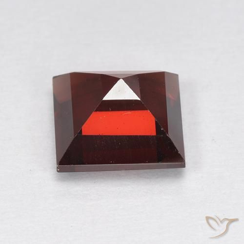 Granate piropo Rojo sangre intenso natural de 2.29 ct, Cuadrado, VVS-VS