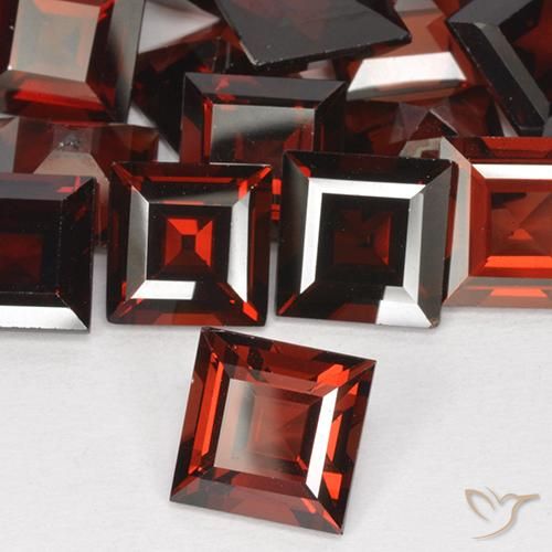 Granate piropo Rojo merlot natural de 2.91 ct, Cuadrado, VVS-VS