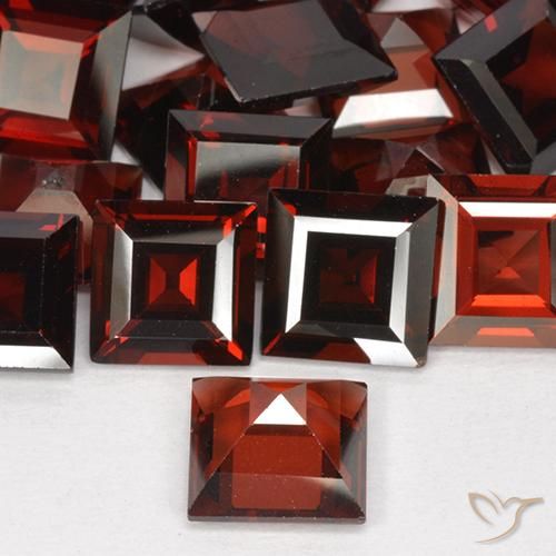 Granate piropo Rojo merlot natural de 2.91 ct, Cuadrado, VVS-VS