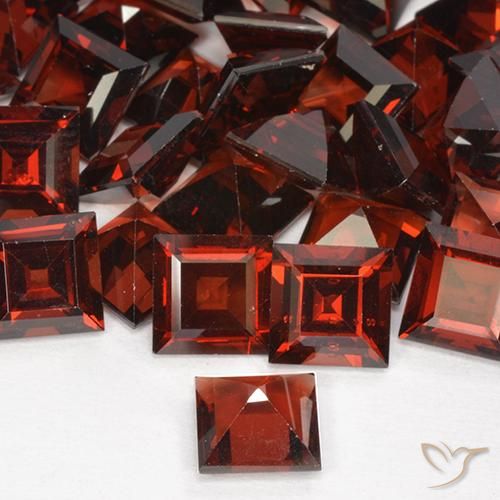 Granate piropo Rojo oscuro natural de 1.47 ct, Cuadrado, VVS-VS