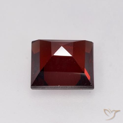 Granate piropo Rojo sangre intenso natural de 2.11 ct, Cuadrado, VVS-VS