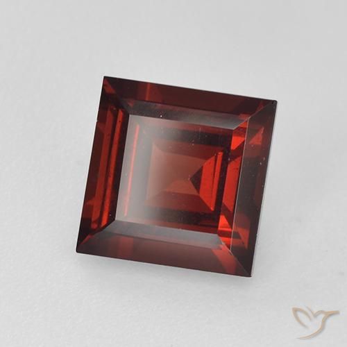 Granate piropo Rojo oscuro natural de 2.10 ct, Cuadrado, VVS-VS
