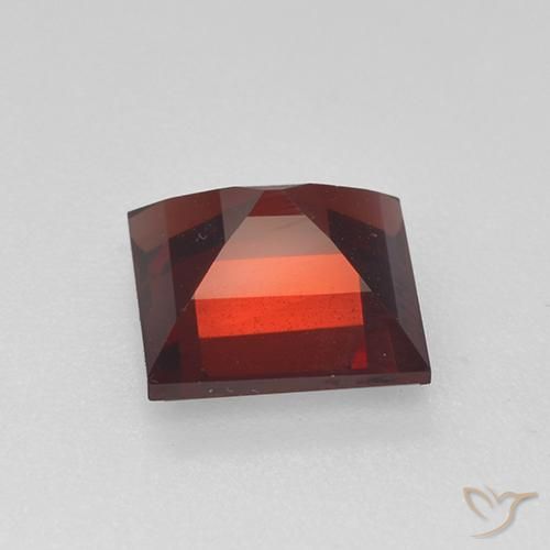 Granate piropo Rojo oscuro natural de 2.10 ct, Cuadrado, VVS-VS