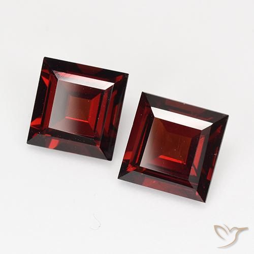 Gemas de Granate piropo Rojo oscuro natural de 3.91 ct, Cuadrado, VVS-VS