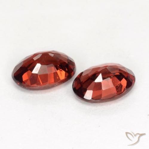 Gemas de Granate piropo Rojo grosella natural de 1.96 ct, Ovalada, VVS-VS