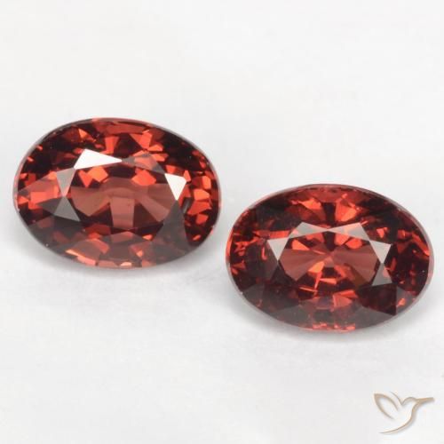 Gemas de Granate Piropo Rojo escarlata intenso natural de 2.52 ct, Corte Óvalo, VVS-VS