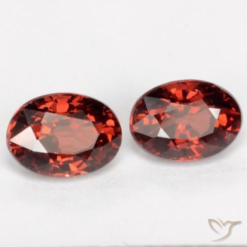 Gemas de Granate Piropo Rojo escarlata intenso natural de 2.52 ct, Corte Óvalo, VVS-VS