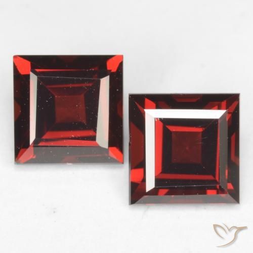 4.38ctw Natural Rojo sangre intenso Granate piropo, Cuadrado, VVS-VS