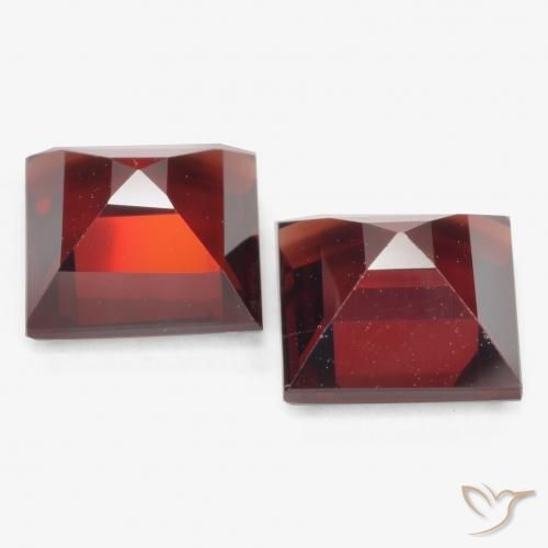 Gemas de Granate piropo Rojo sangre intenso natural de 4.38 ct, Cuadrado, VVS-VS