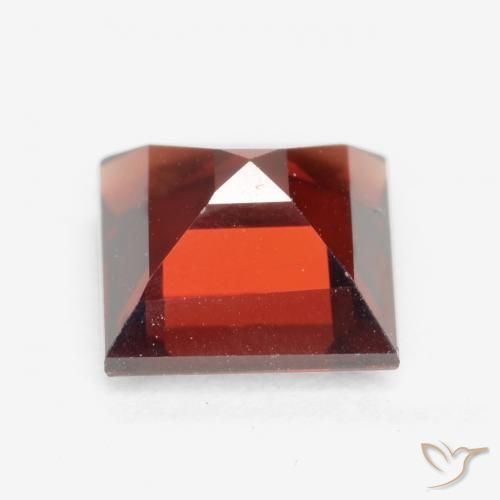 Granate piropo Rojo sangre intenso natural de 2.06 ct, Cuadrado, VVS-VS