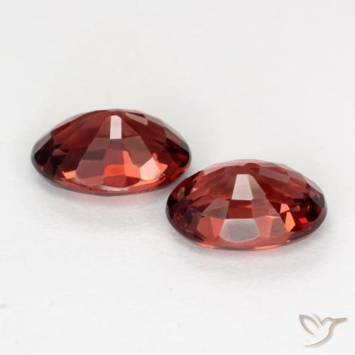 Gemas de Granate piropo Rojo escarlata intenso natural de 2.00 ct, Ovalada, VS
