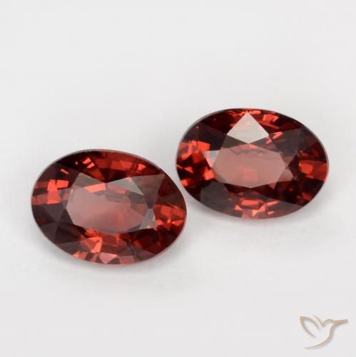 Gemas de Granate piropo Rojo escarlata intenso natural de 2.00 ct, Ovalada, VS