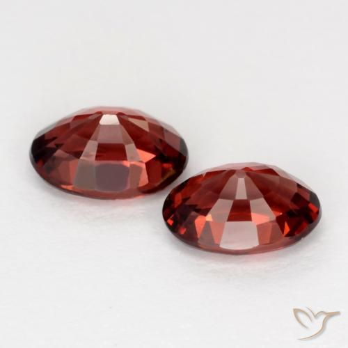 Gemas de Granate piropo Rojo escarlata intenso natural de 2.00 ct, Ovalada, VS