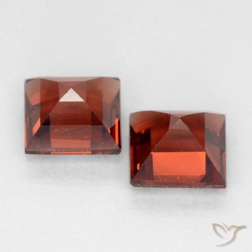 Gemas de Granate piropo Rojo medio natural de 0.84 ct, Cuadrado, VVS-VS
