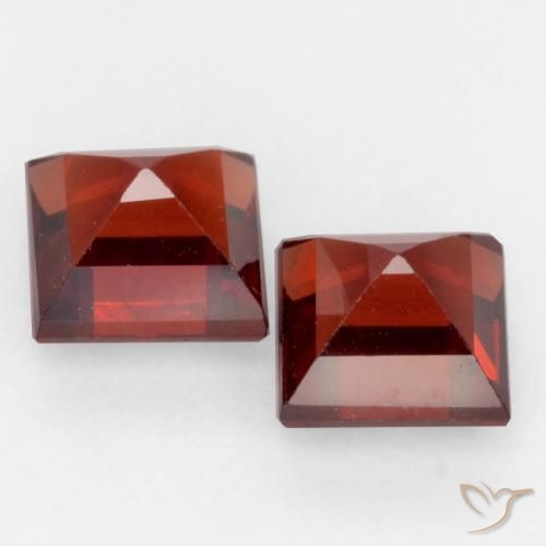 Gemas de Granate piropo Rojo sangre intenso natural de 0.92 ct, Cuadrado, VVS-VS