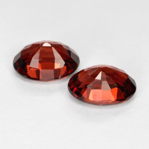 Gemas de Granate Piropo Rojo oscuro natural de 2.21 ct, Corte Óvalo, VVS