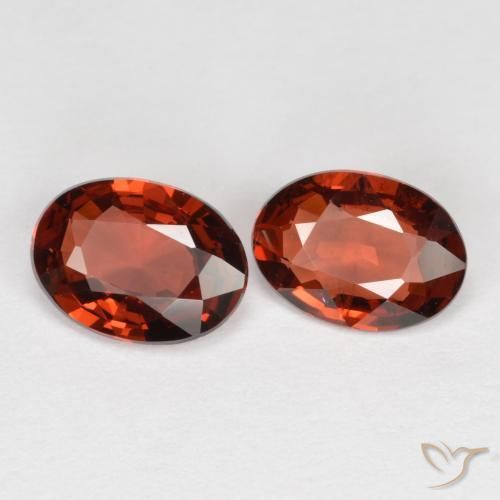 Gemas de Granate piropo Rojo escarlata natural de 1.53 ct, Ovalada, VS