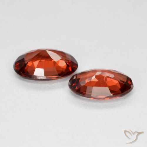 Gemas de Granate piropo Rojo escarlata natural de 1.53 ct, Ovalada, VS