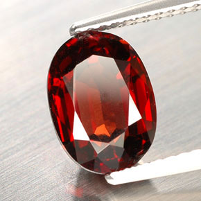 Granate Piropo Roja natural de 3.21 ct, Corte Óvalo, VVS