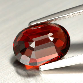 Granate Piropo Roja natural de 3.21 ct, Corte Óvalo, VVS