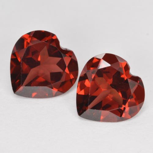 Gemas de Granate Piropo Rojo medio natural de 3.67 ct, Forma de corazón, VVS-VS