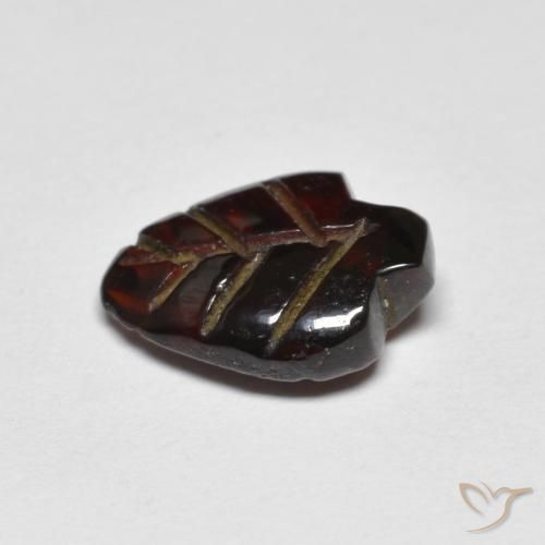 Granate piropo Rojo negruzco natural de 2.77 ct, Elegante, Transparente