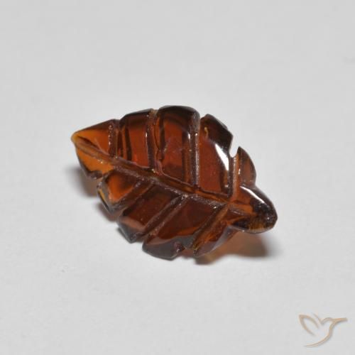 Granate Piropo Rojo oscuro natural de 2.49 ct, Forma elegante, Transparente