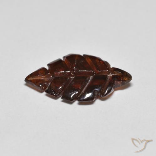 Granate Piropo Rojo oscuro natural de 2.49 ct, Forma elegante, Transparente