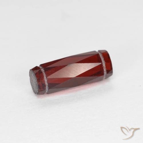Granate piropo Rojo oscuro natural de 1.42 ct, Elegante, VS