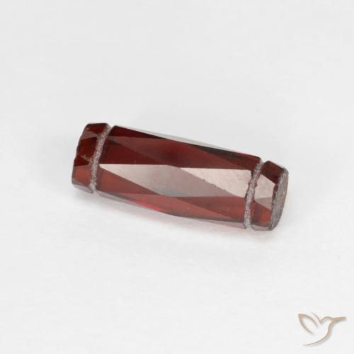 Granate piropo Rojo oscuro natural de 1.38 ct, Elegante, VS