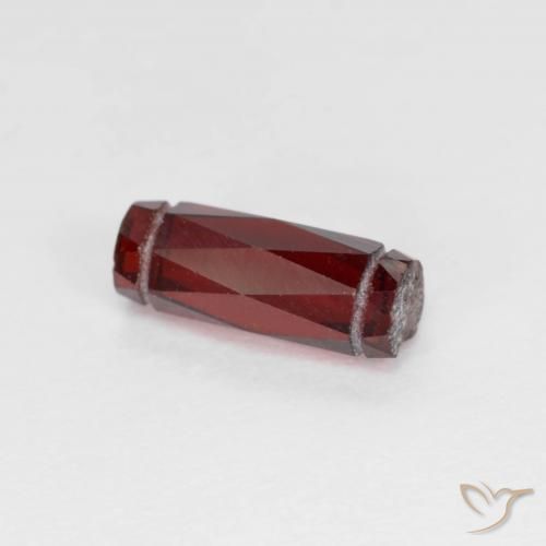 Granate piropo Rojo oscuro natural de 1.31 ct, Elegante, VS