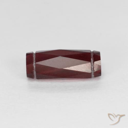 Granate piropo Rojo oscuro natural de 1.56 ct, Elegante, VS