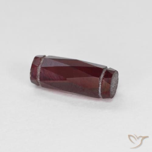 Granate piropo Rojo oscuro natural de 1.43 ct, Elegante, VS