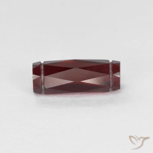 Granate piropo Rojo oscuro natural de 1.47 ct, Elegante, VS