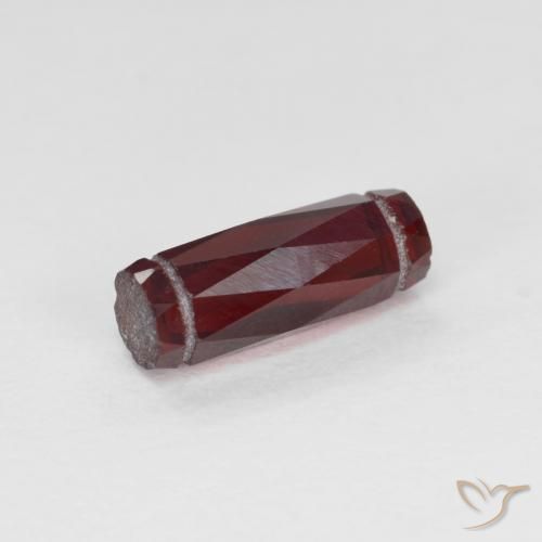 Granate piropo Rojo oscuro natural de 1.46 ct, Elegante, VS