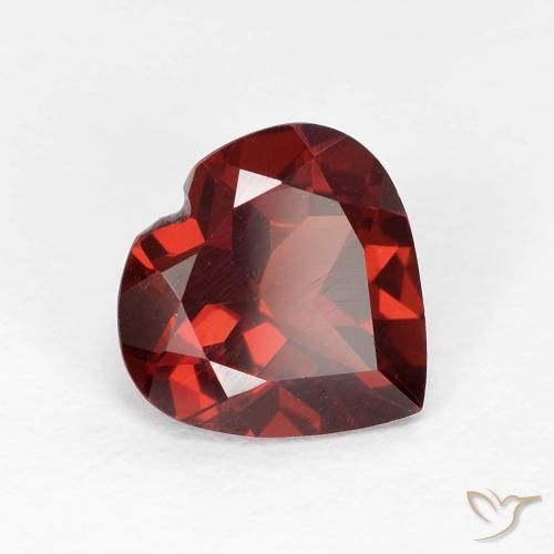 Granate piropo Rojo oscuro natural de 1.71 ct, Corazón, VVS