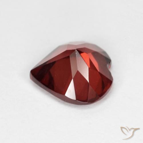 Granate Piropo Rojo medio natural de 1.83 ct, Forma de corazón, VVS