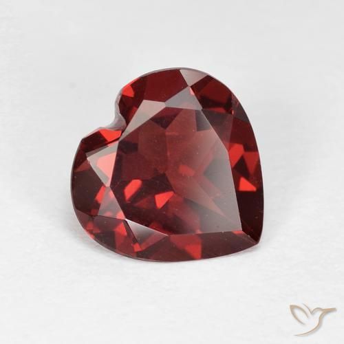 Granate Piropo Rojo oscuro natural de 1.85 ct, Forma de corazón, VVS