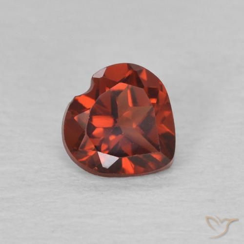 Granate piropo Rojo grosella natural de 0.58 ct, Corazón, VVS-VS