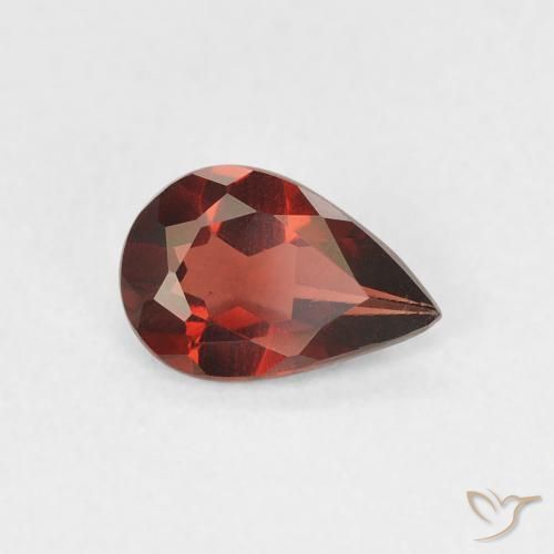 Granate piropo Rojo sangre intenso natural de 0.68 ct, En forma de pera, VS