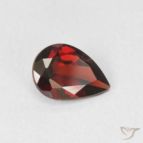 Granate piropo Rojo oscuro natural de 0.77 ct, En forma de pera, VS