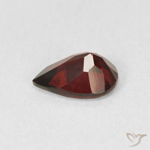 Granate piropo Rojo oscuro natural de 0.77 ct, En forma de pera, VS