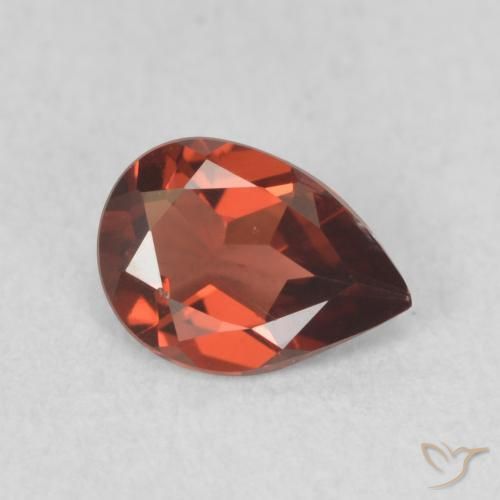 Granate piropo Rojo oscuro natural de 0.72 ct, En forma de pera, VVS