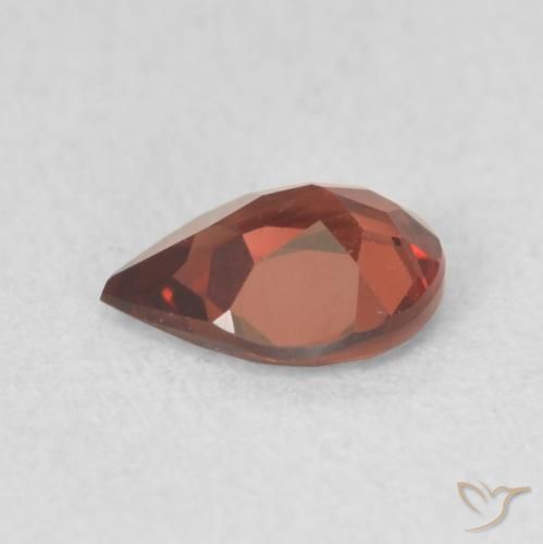 Granate piropo Rojo oscuro natural de 0.72 ct, En forma de pera, VVS