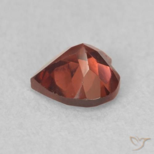 Granate piropo Rojo oscuro natural de 0.59 ct, Corazón, VVS