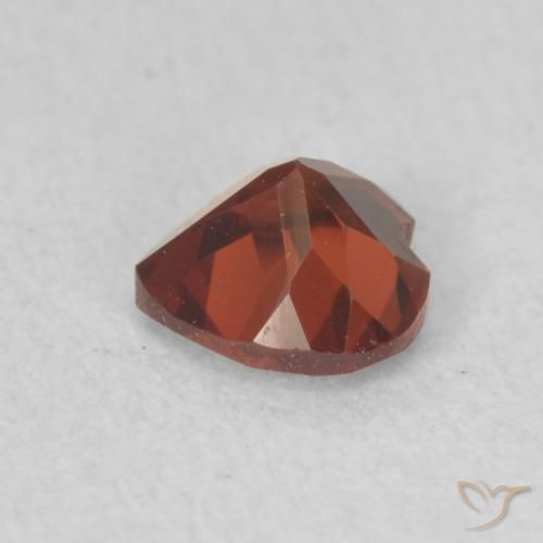 Granate piropo Rojo oscuro natural de 0.62 ct, Corazón, VVS