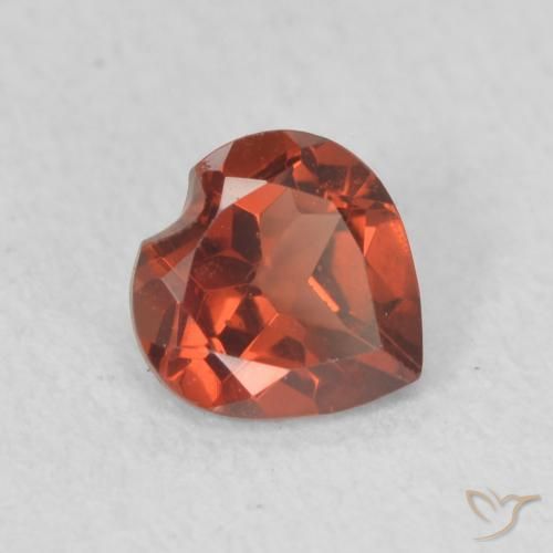 Granate piropo Rojo escarlata natural de 0.57 ct, Corazón, VVS