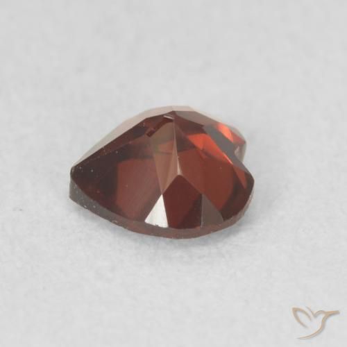 Granate piropo Rojo oscuro natural de 0.66 ct, Corazón, VVS