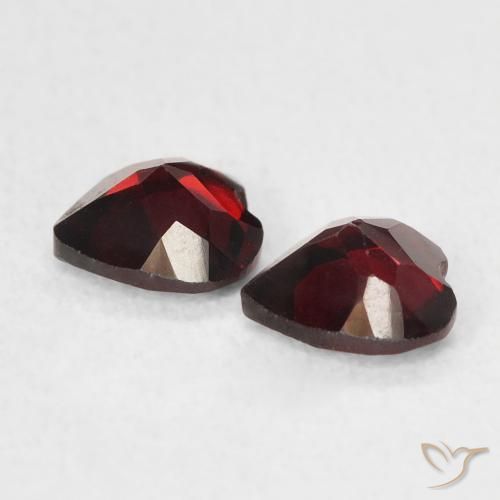 Gemas de Granate piropo Rojo sangre intenso natural de 0.97 ct, Corazón, VS